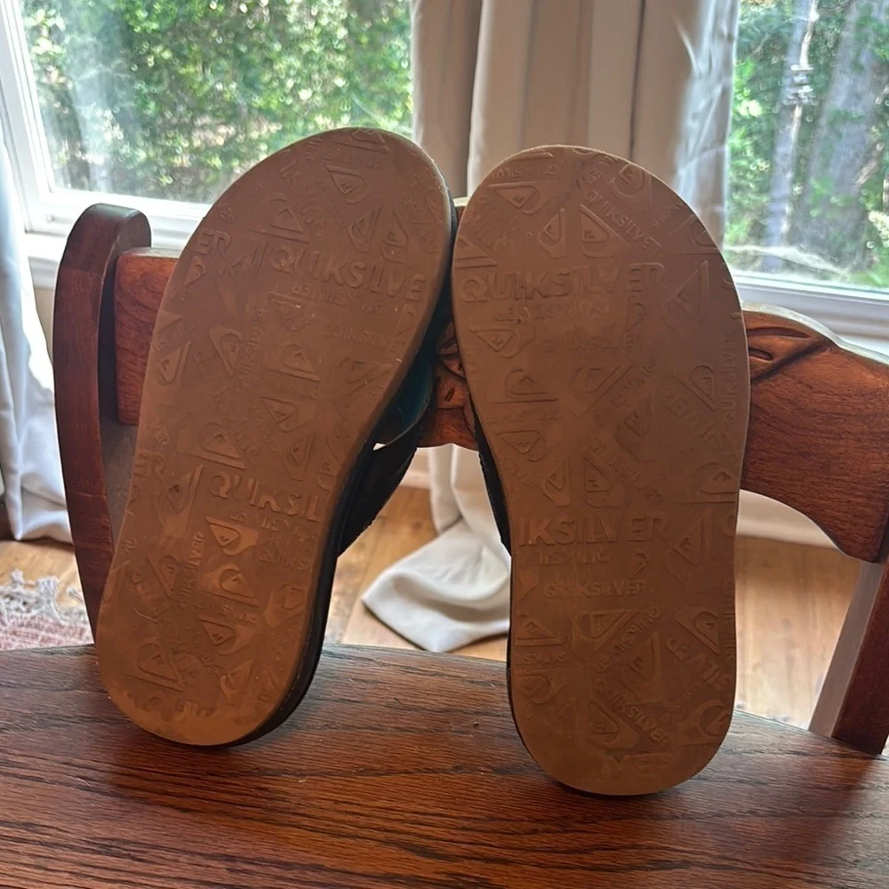 Quiksilver Black and Blue Sandals with Wave Grip
